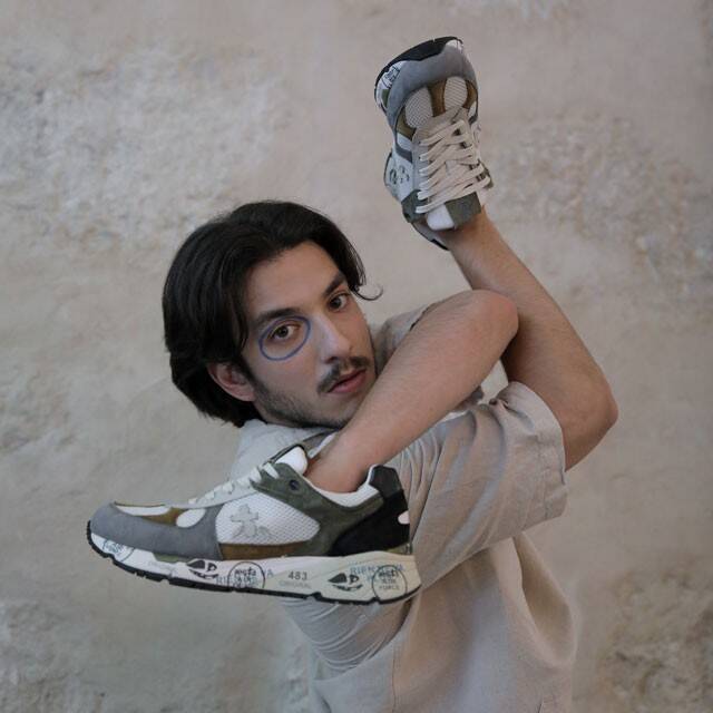 sneakers offers online