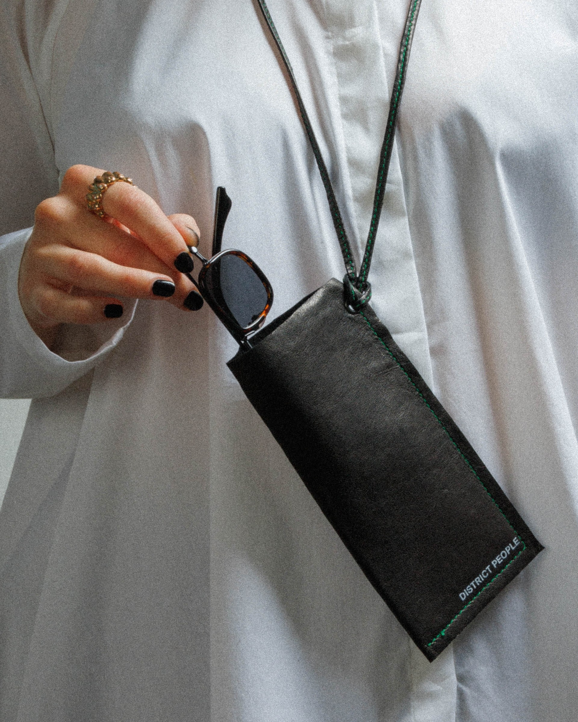 Sac de lunettes de soleil District people