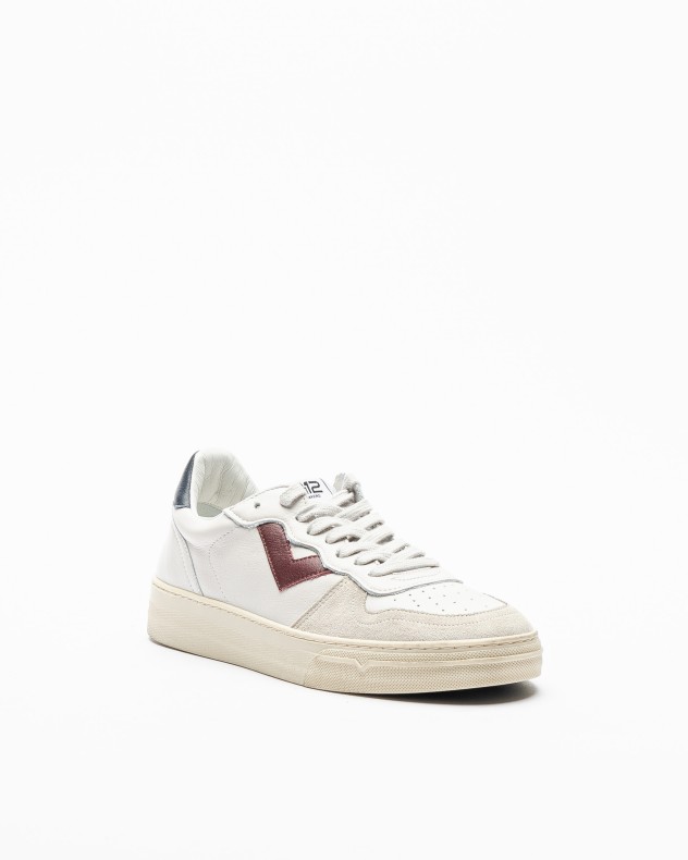 4B12 White sneakers