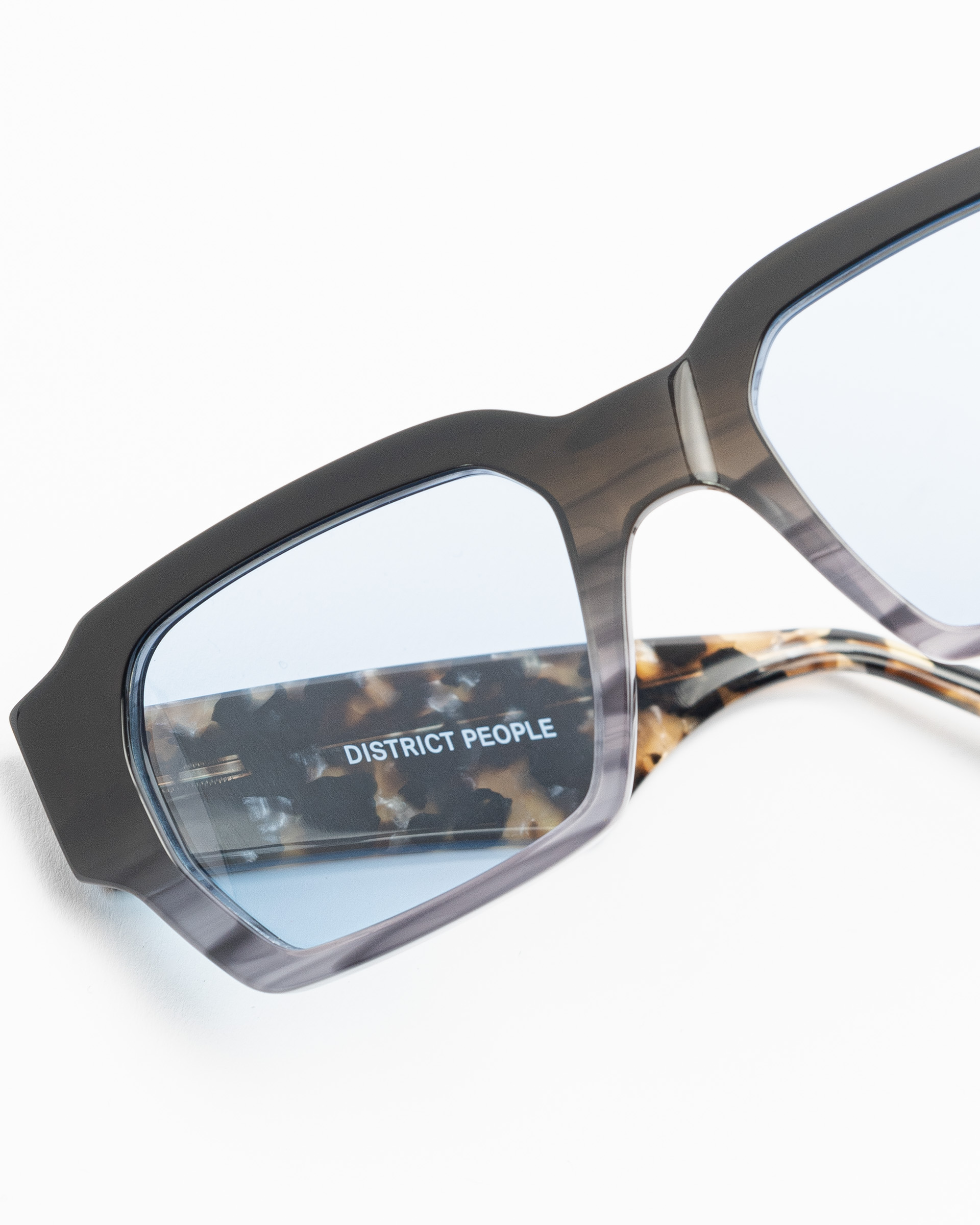 Occhiali da sole District people