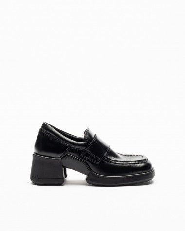 Sapatos loafer E8 by Miista