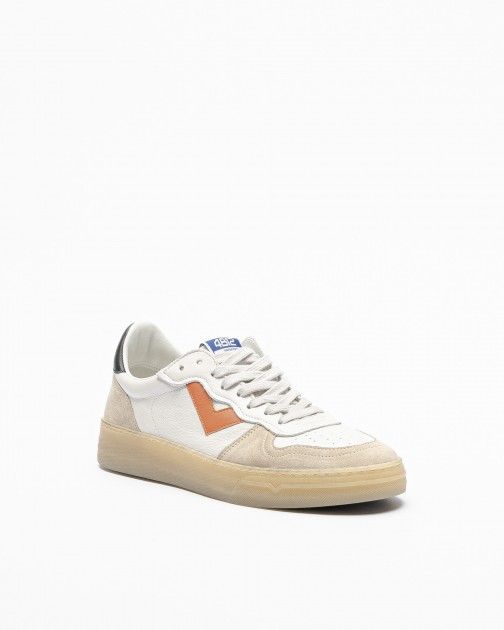 4B12 White sneakers