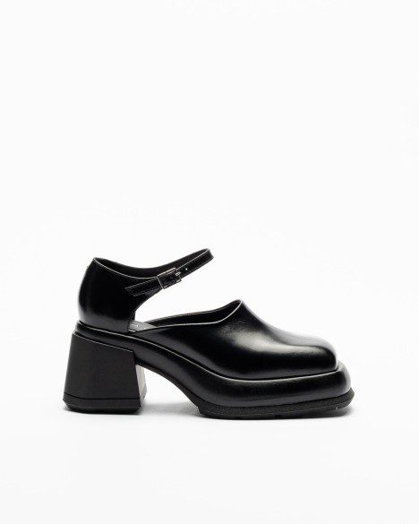 Chaussures E8 by Miista