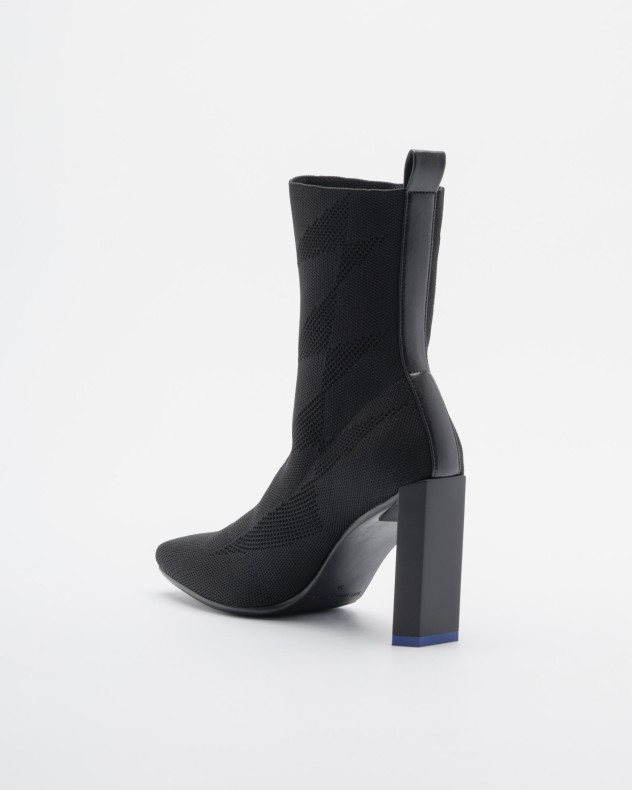 Botins United Nude