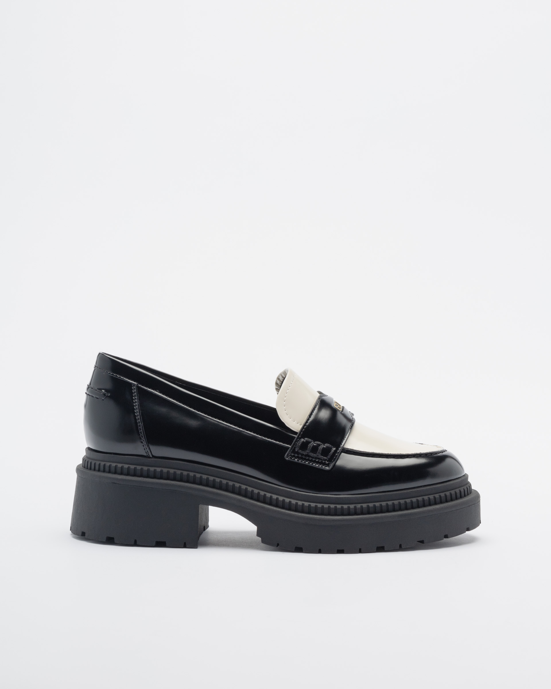 Loafers Guess