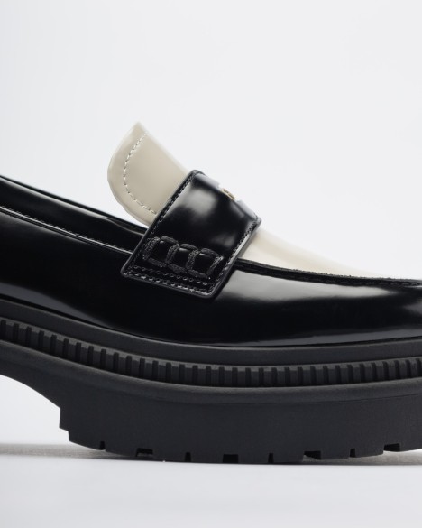 Loafers Guess