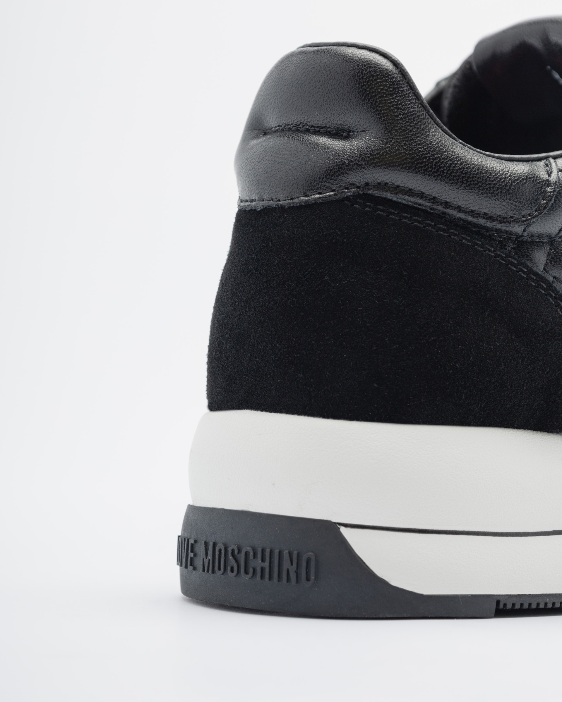 Sneakers Love Moschino