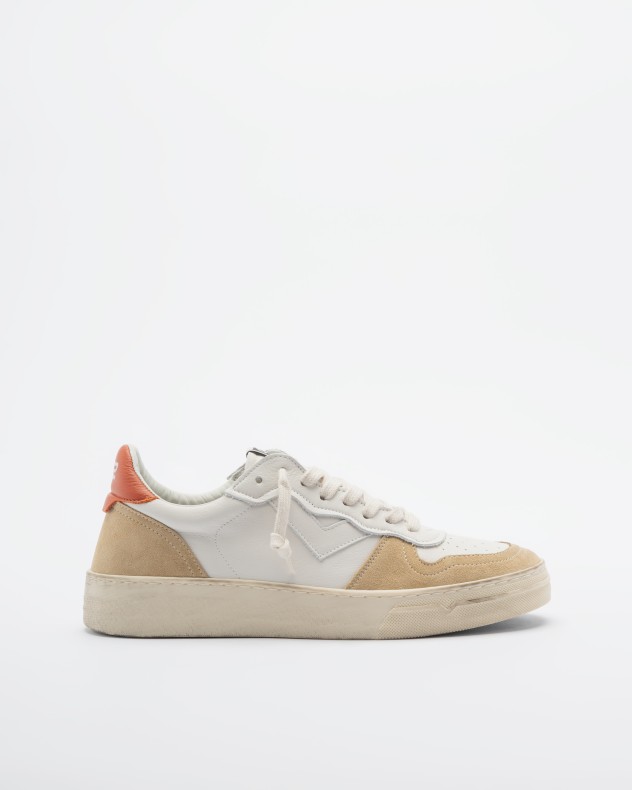 4B12 White sneakers