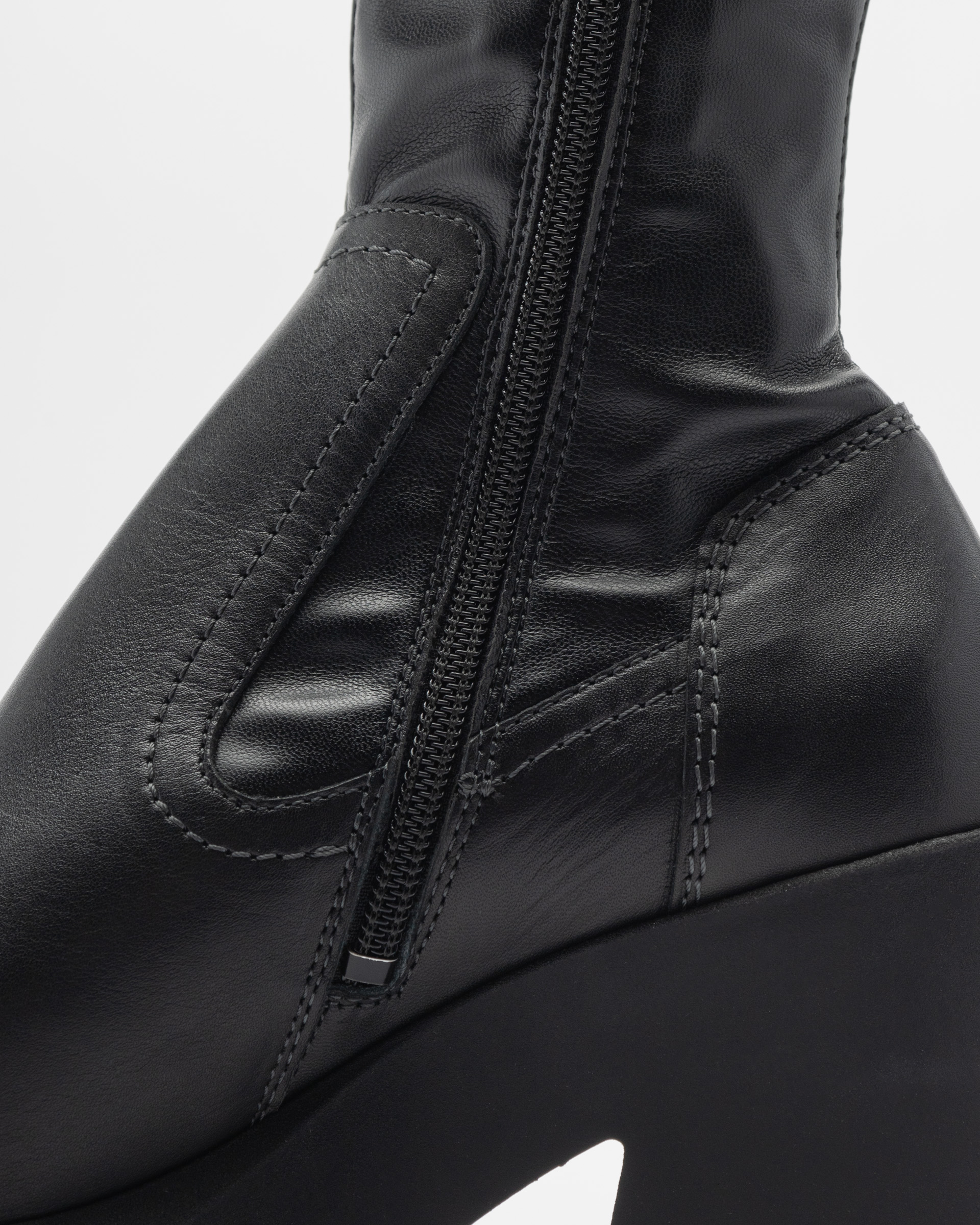 Stivali al ginocchio E8 by Miista