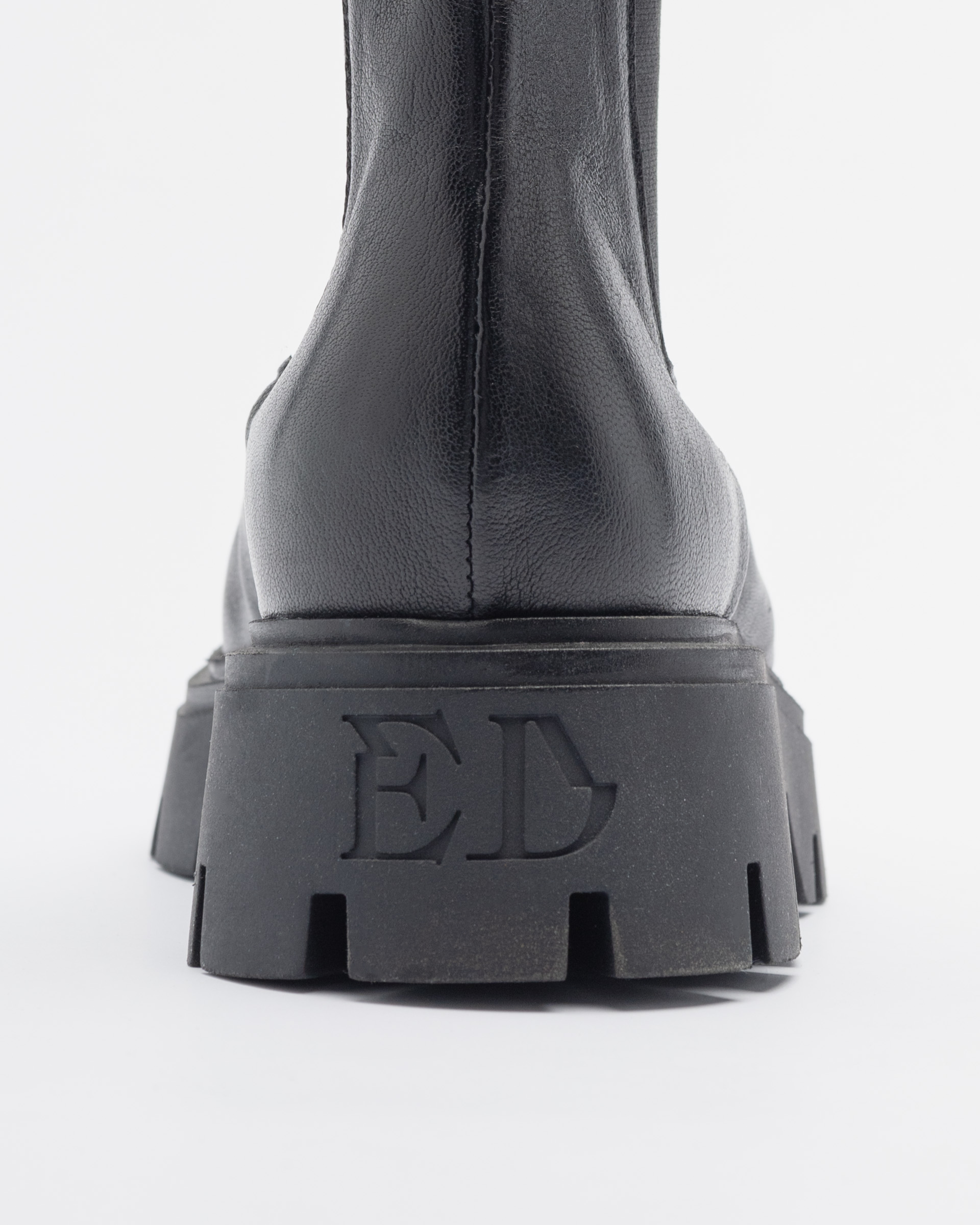 Ernesto Dolani Chelsea boots