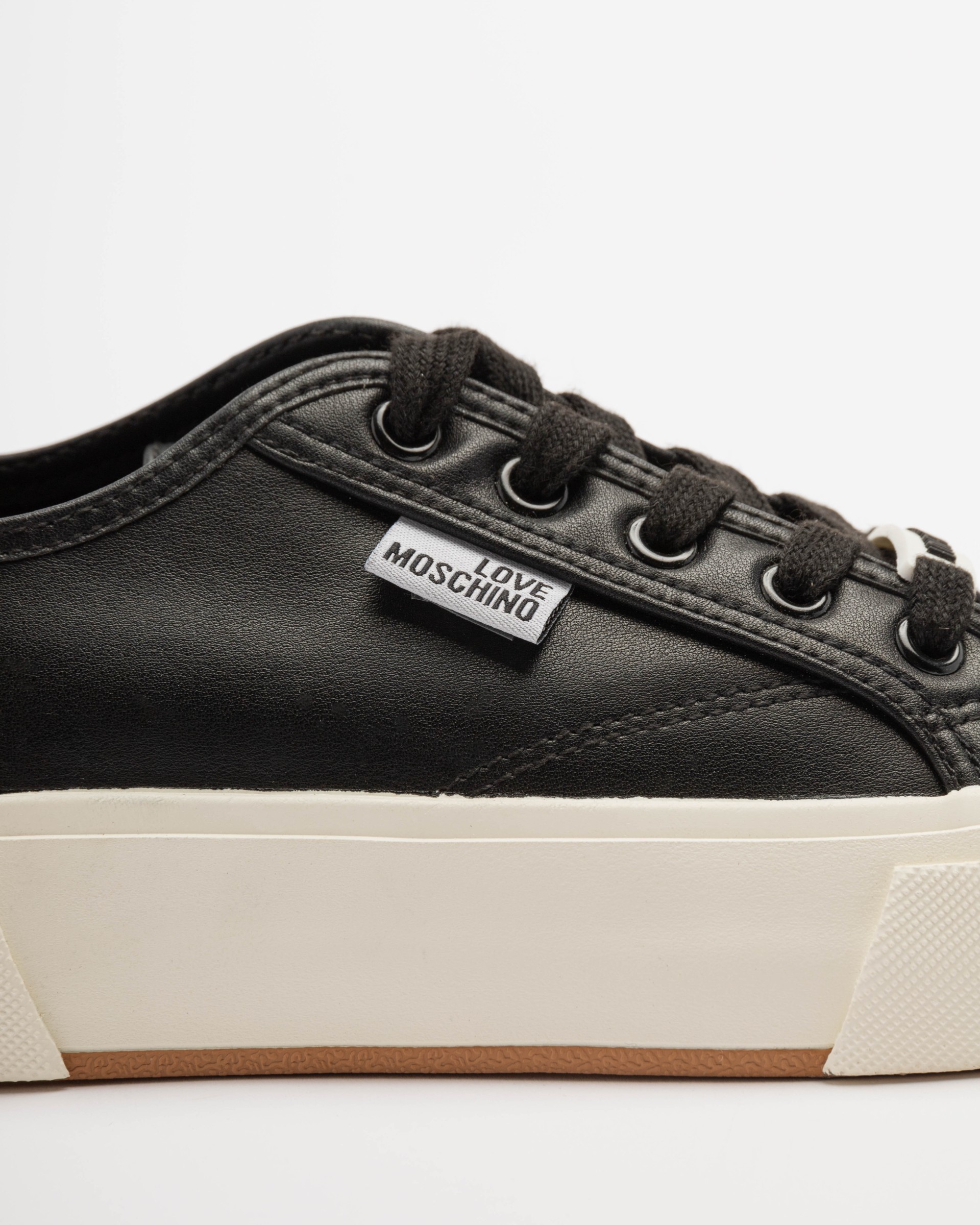 Sneakers Love Moschino