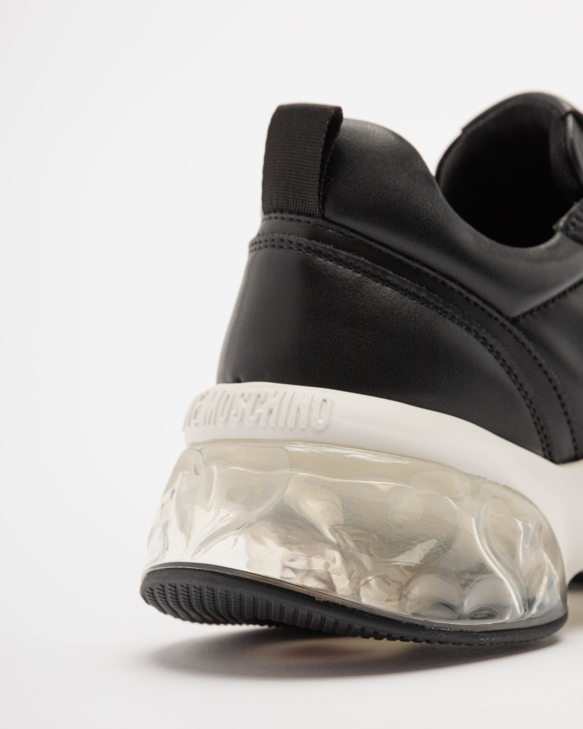 Sneakers Love Moschino