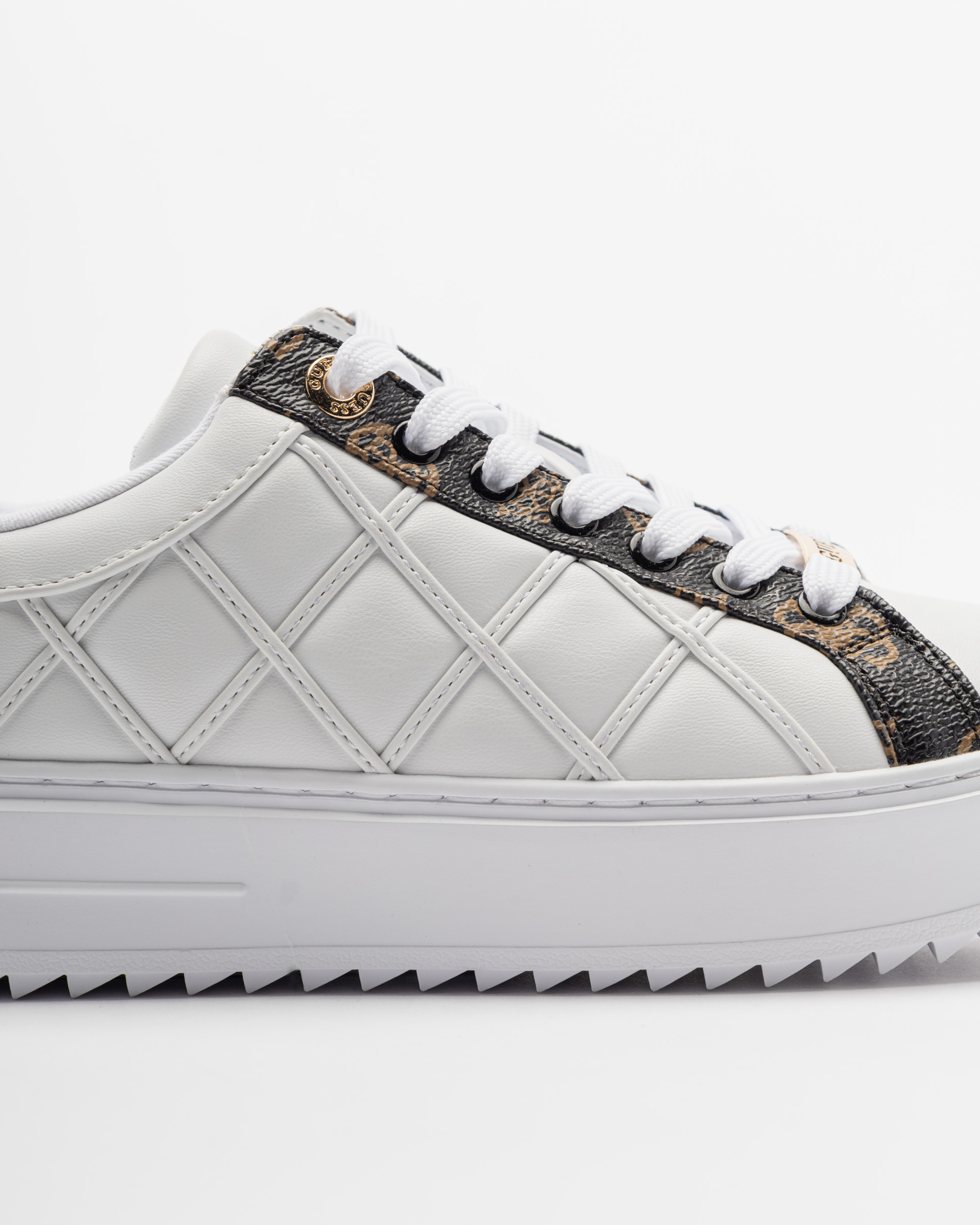 Baskettes blanches Guess