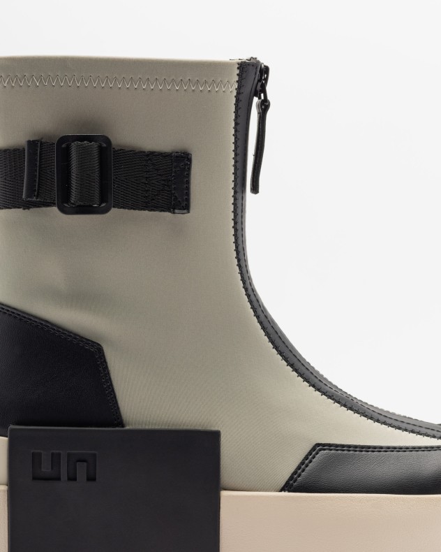 Botins United Nude