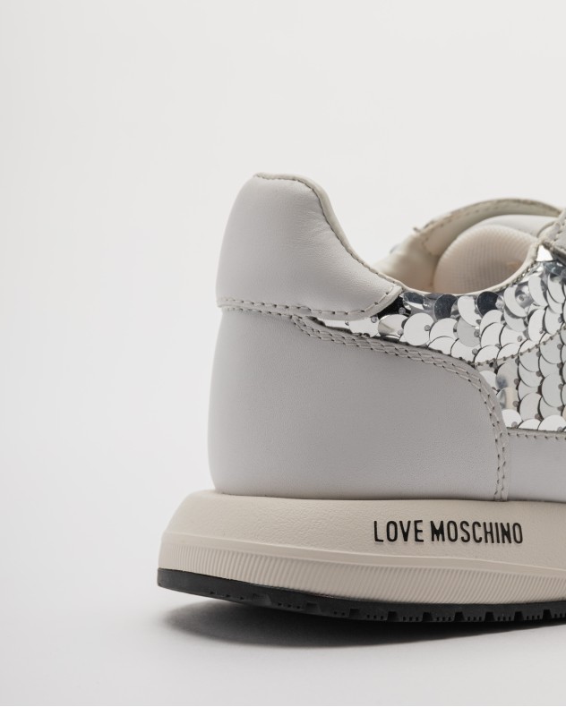 Sneakers Love Moschino