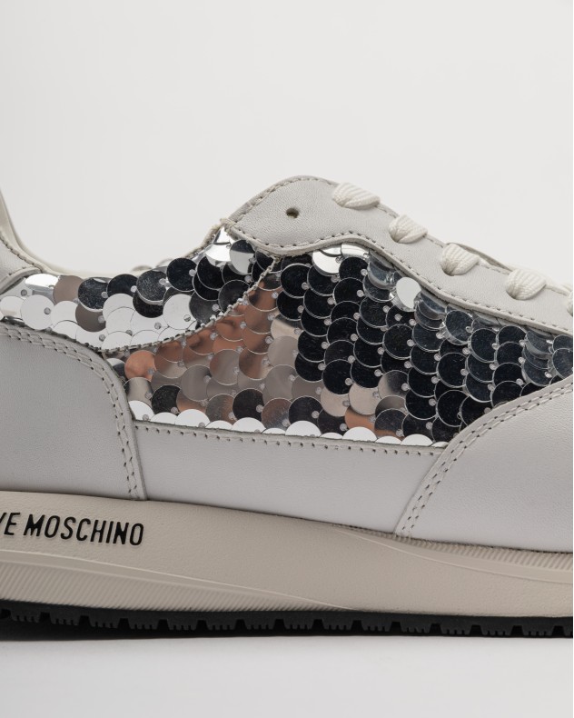 Sneakers Love Moschino