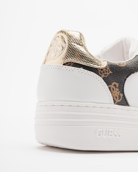 Baskets compens�es Guess