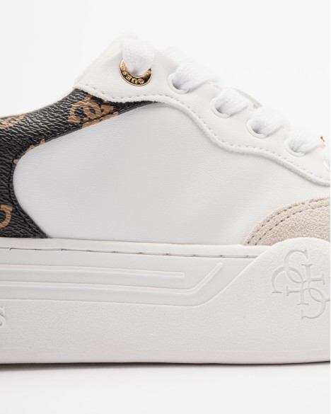 Baskets compens�es Guess