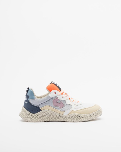 ID.Eight Sneakers