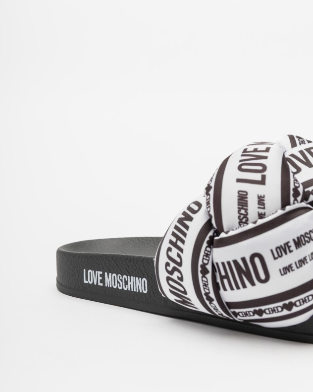 Chinelos Love Moschino
