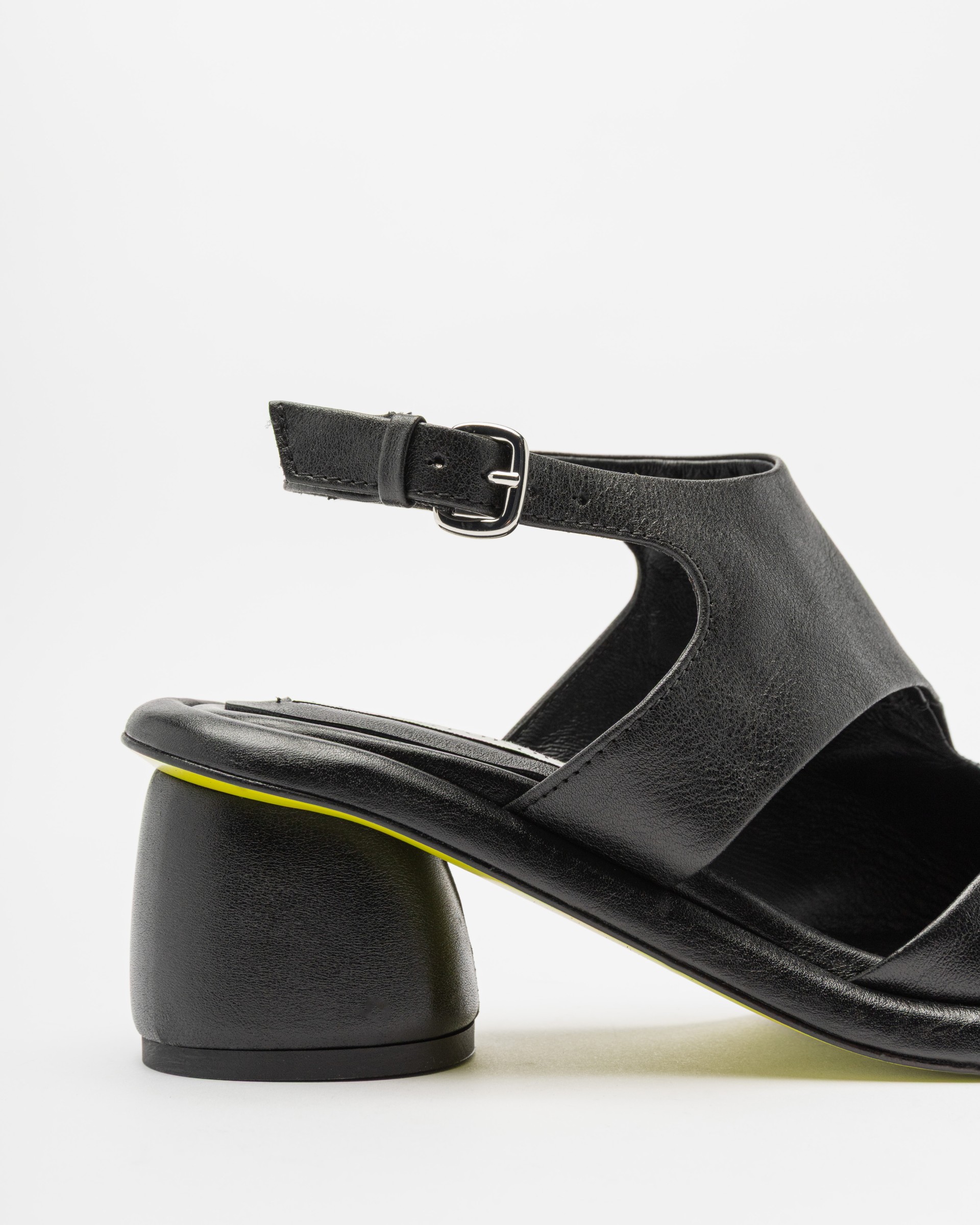 Ernesto Dolani Sandals