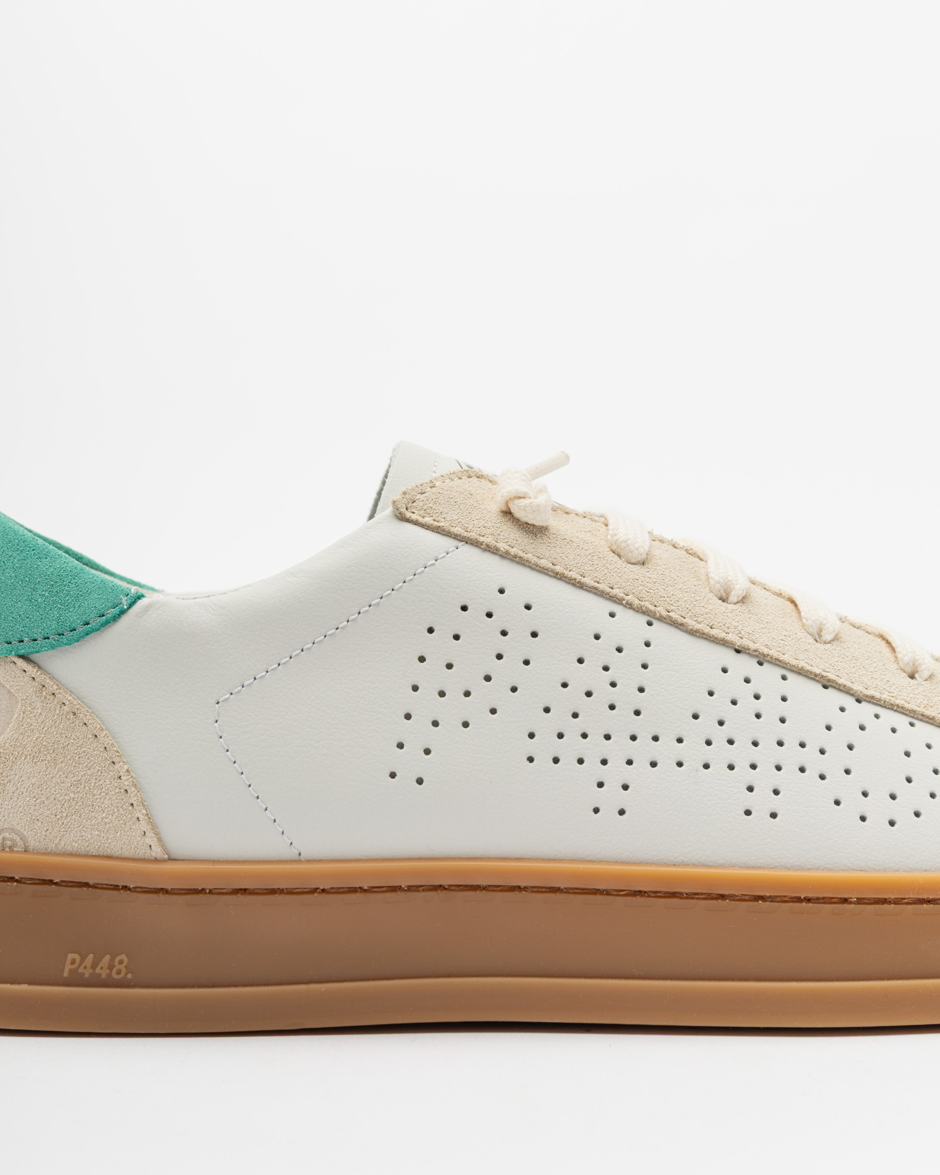 Sapatilhas brancas P448