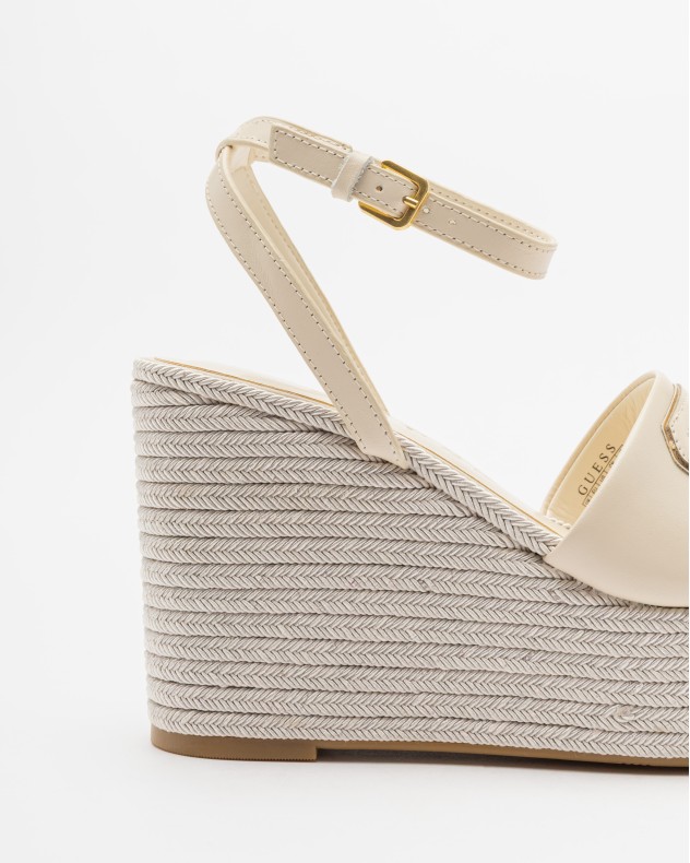 Sand�lias de cunha Guess