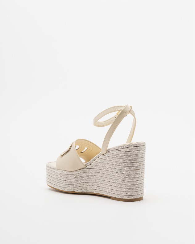 Sand�lias de cunha Guess