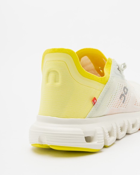 Wei�e Sneakers On Running