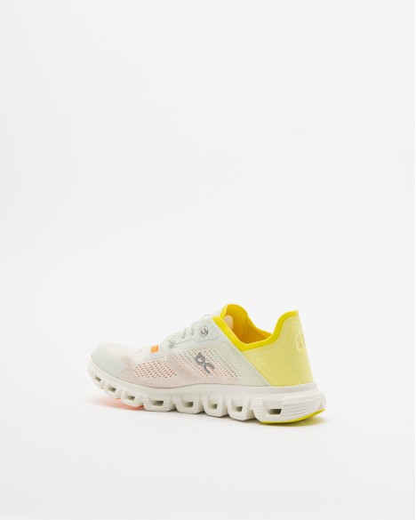 Wei�e Sneakers On Running
