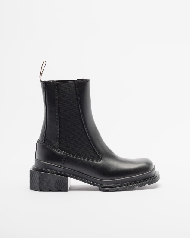 Dr Martens Chelsea boots