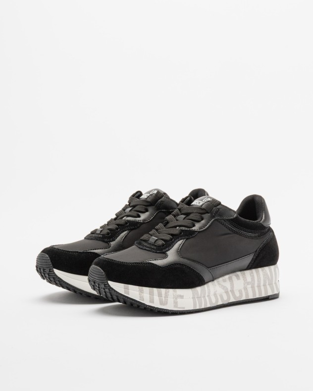 Sneakers Love Moschino
