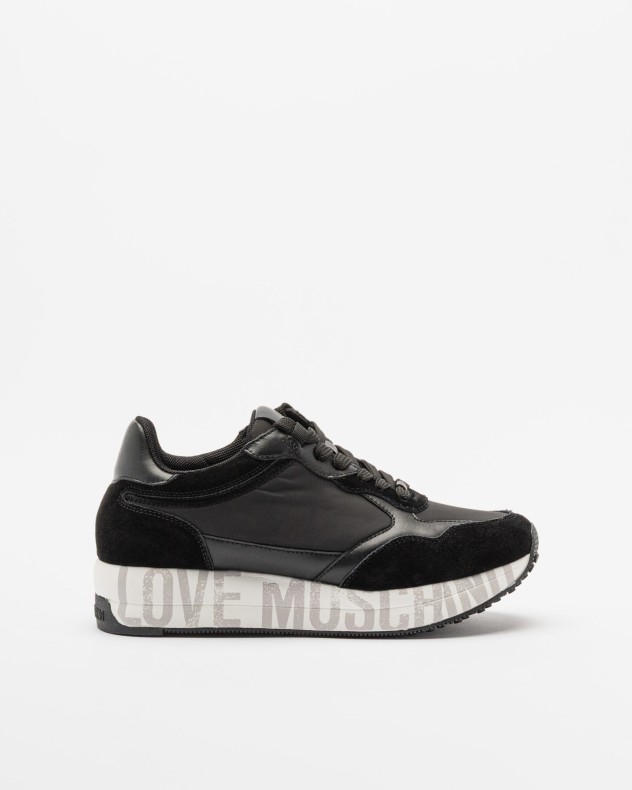Sneakers Love Moschino