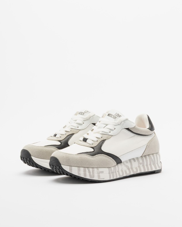 Sneakers Love Moschino
