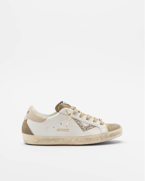 4B12 White sneakers