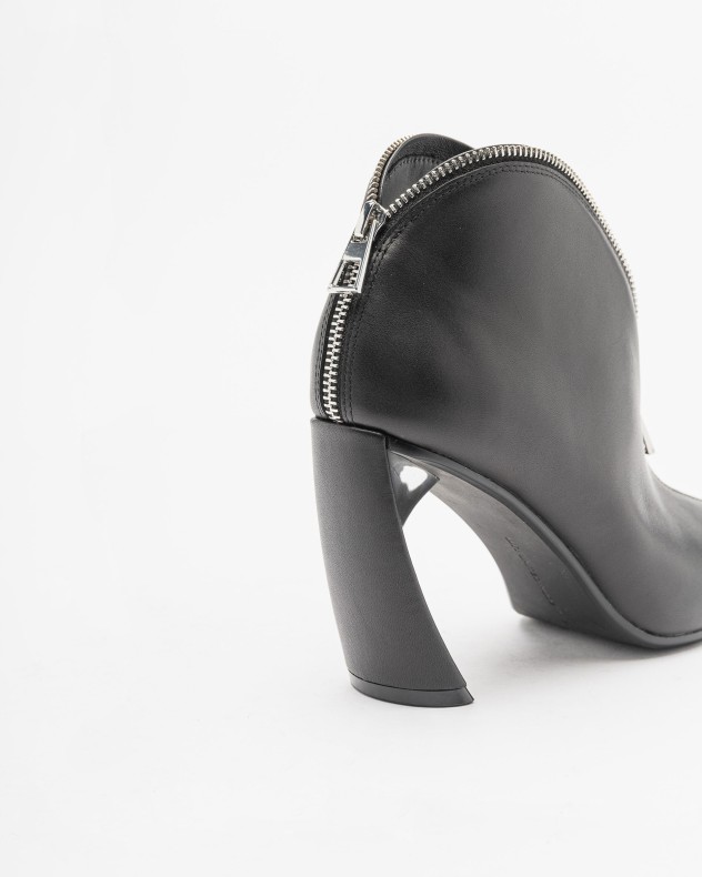 Botins United Nude