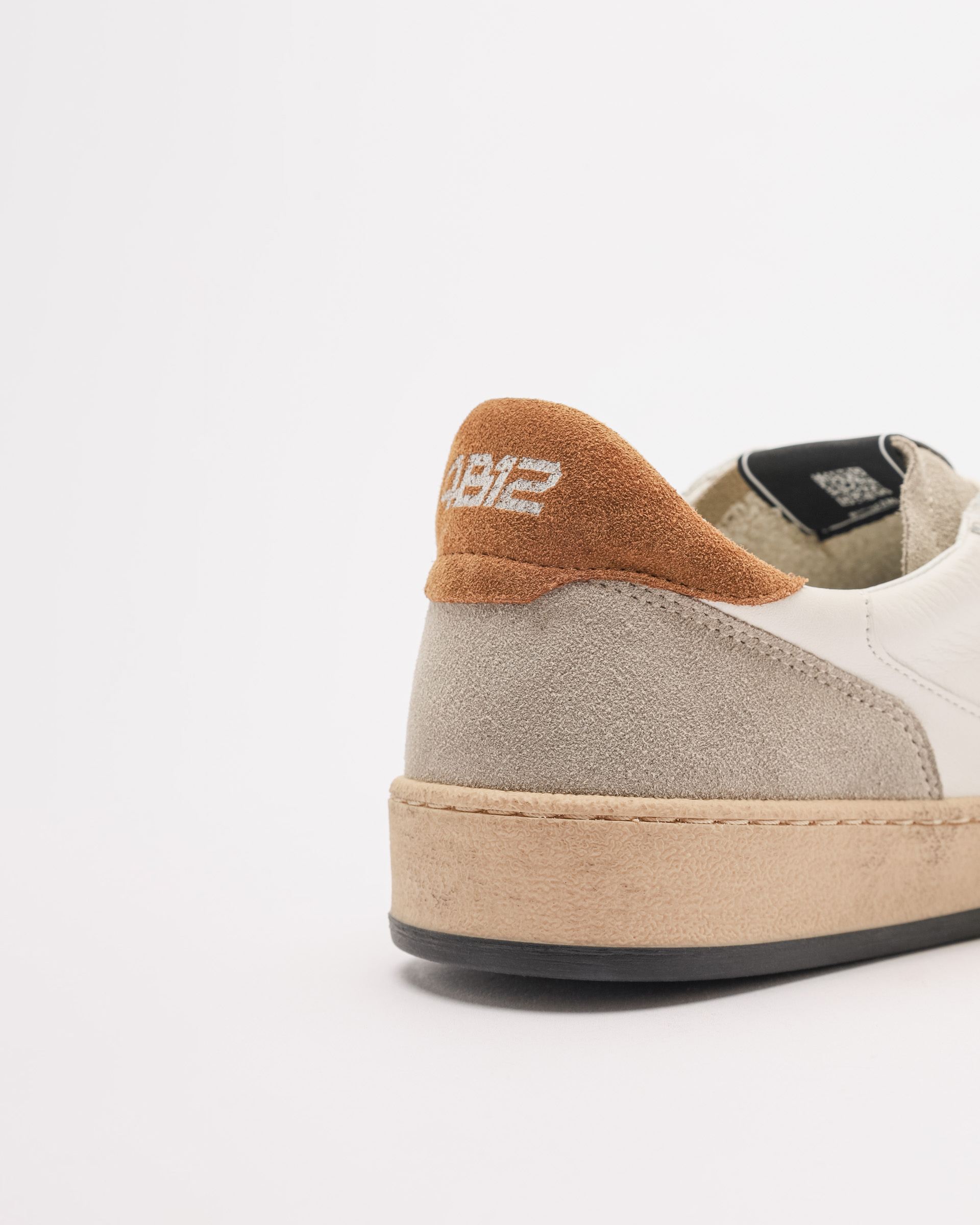 4B12 Sneakers