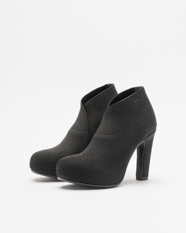 Botins United Nude