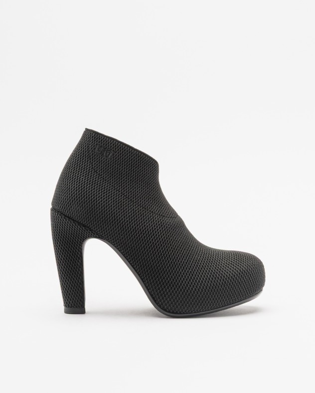 Botins United Nude