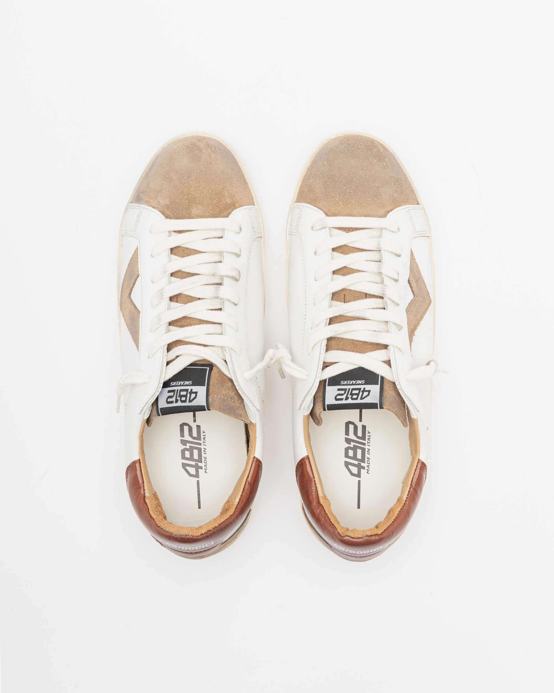 Weiße Sneakers 4B12