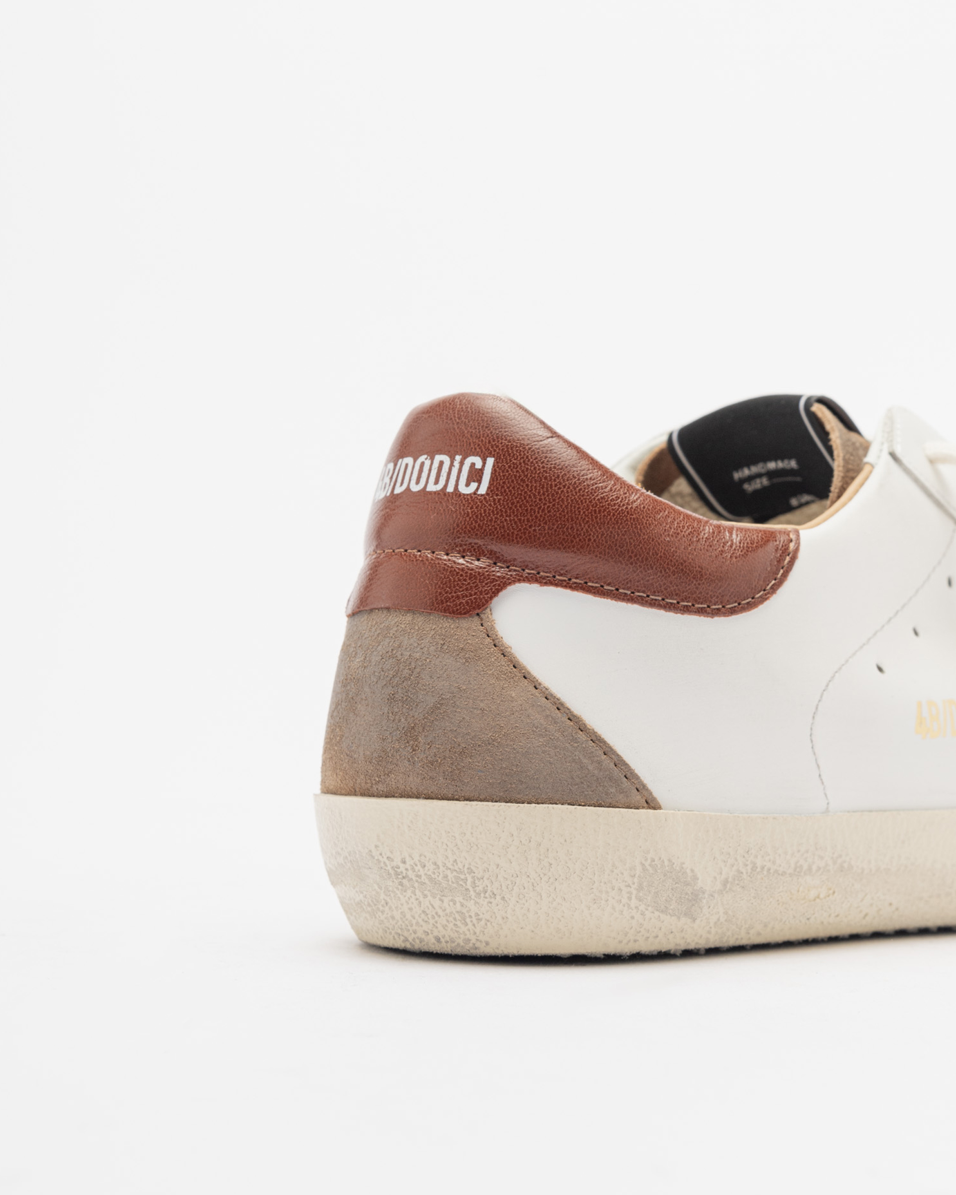 Weiße Sneakers 4B12