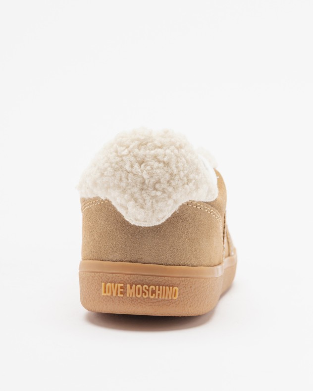 Sneakers Love Moschino