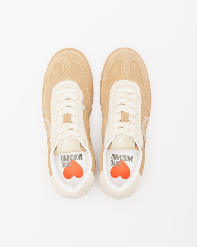 Sneakers Love Moschino