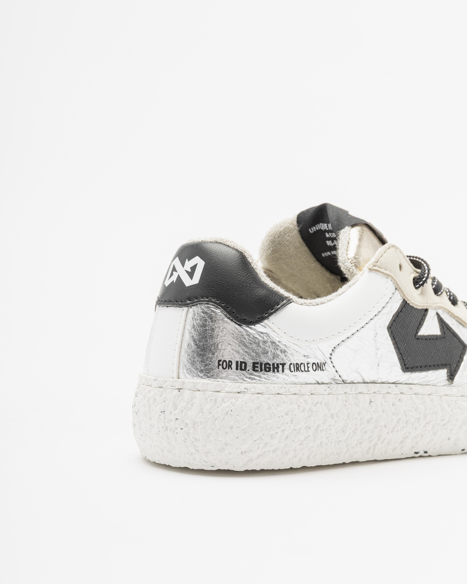 Sneakers ID.Eight