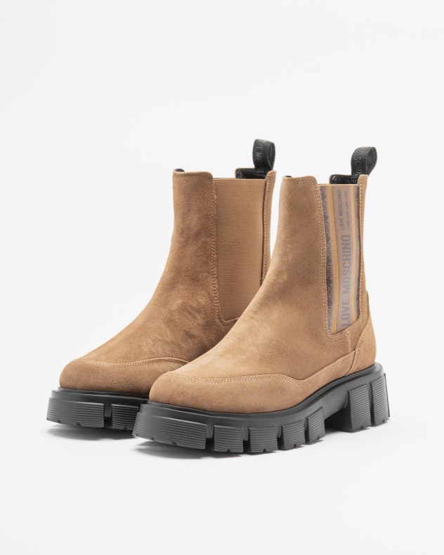 Stiefel Love Moschino