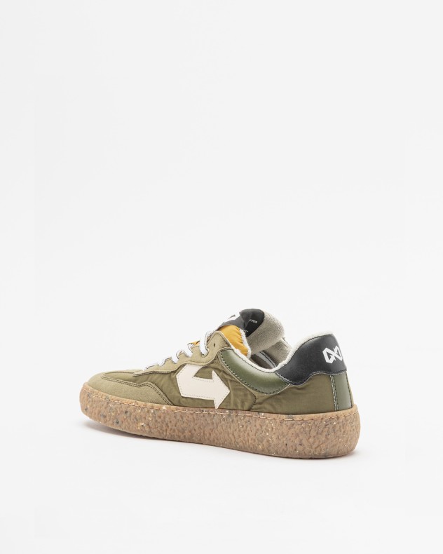 ID.Eight Sneakers