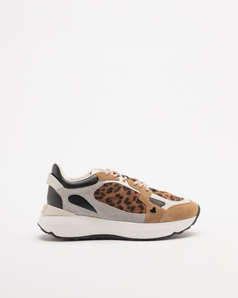 Sneakers Love Moschino