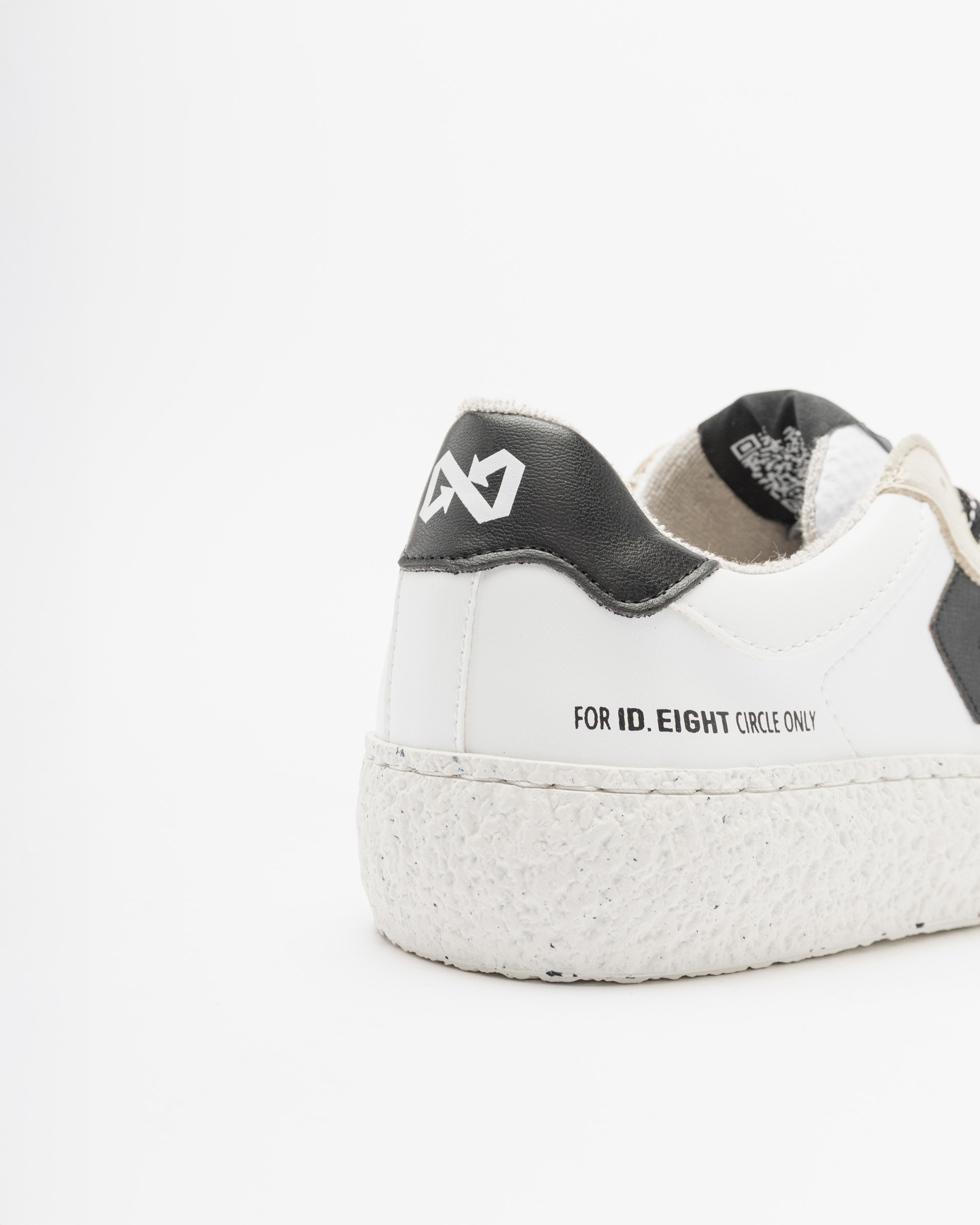 Zapatillas blancas ID.Eight