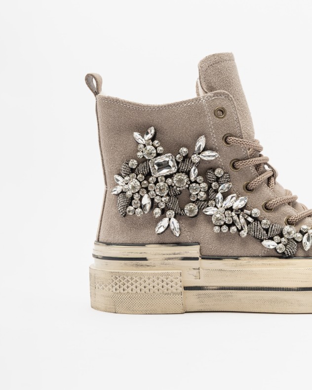 High-Top-Sneaker Nan-Ku Couture