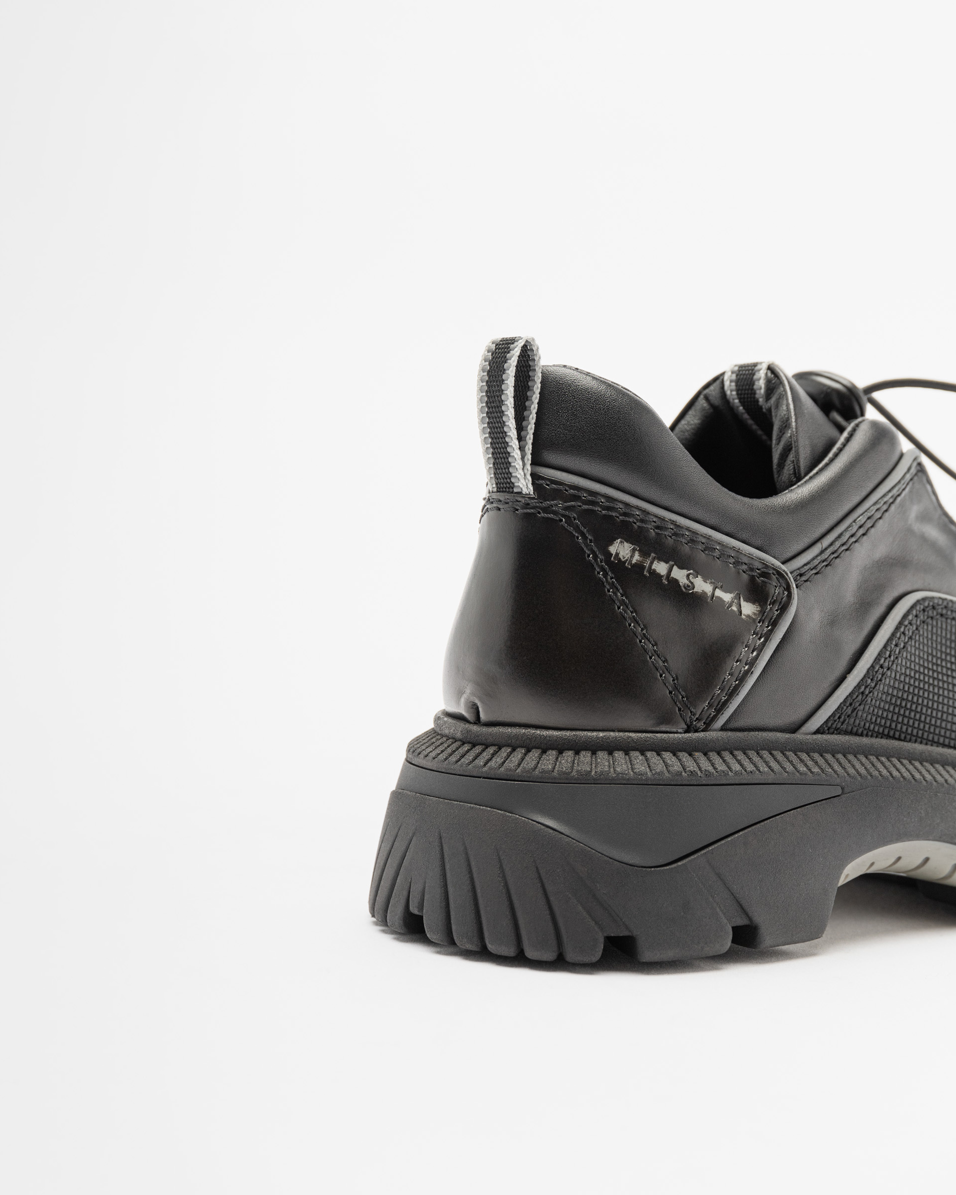 Baskets E8 by Miista